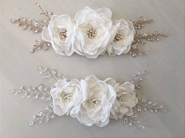 Arranjo de flores de tecido modelo  Camélias com galhos em zirconias