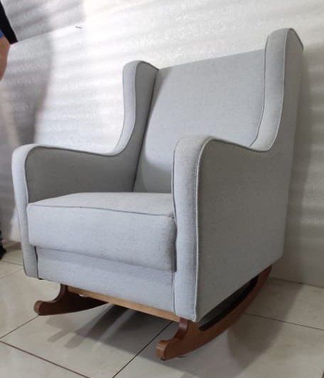Poltrona Amamentação e Decoração Retrô Tecido Linho Luxo com Balanço