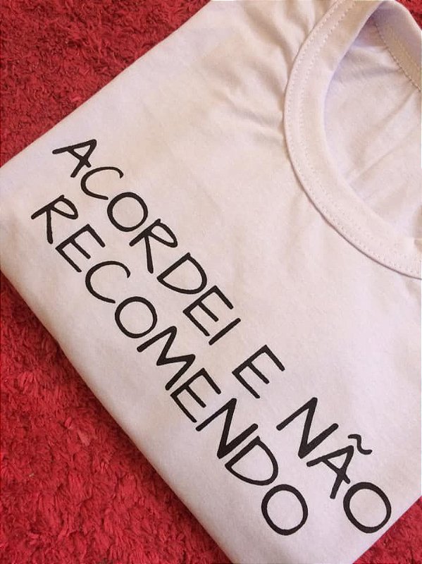 Camiseta Acordei e não recomendo
