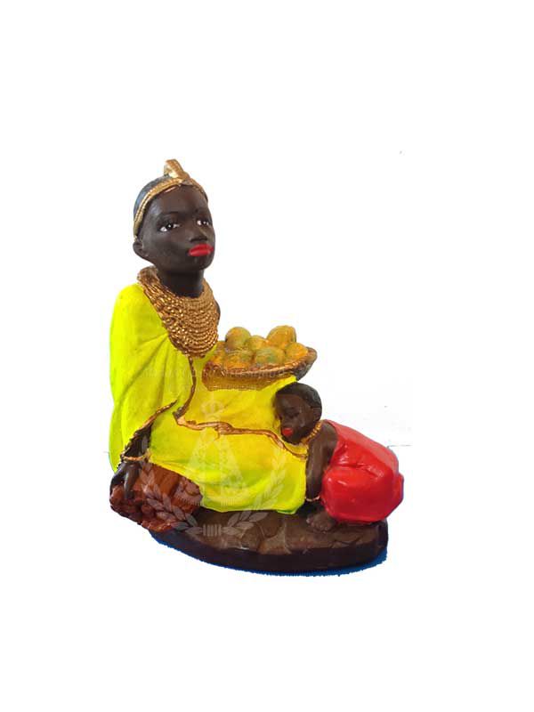 Africana Ajoelhada com cesta de Fruta Pintada 17 cm