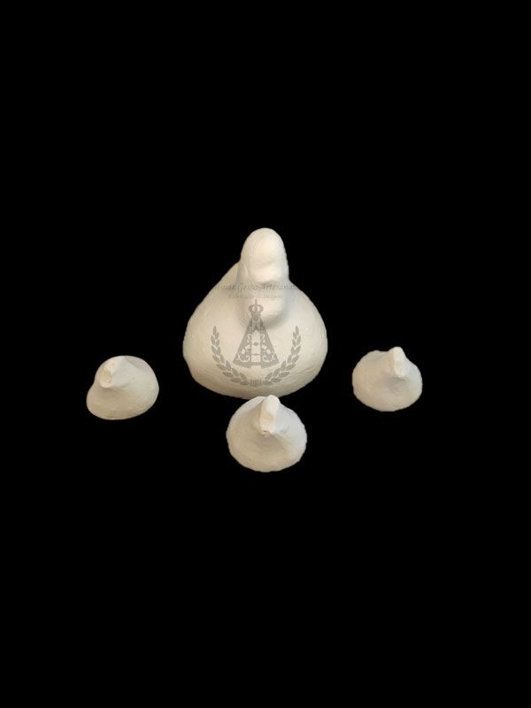Galinha Miniatura com 3 Pintinhos