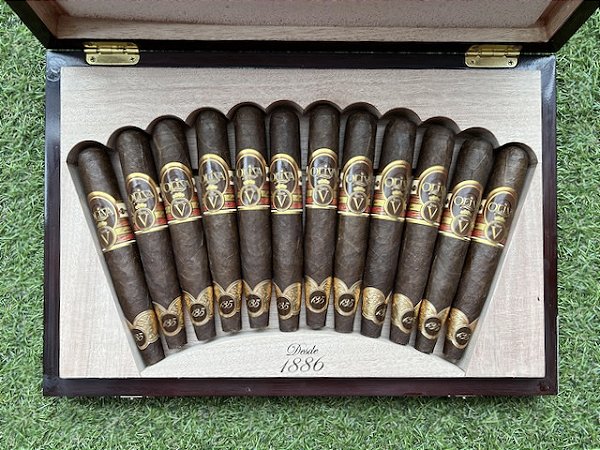 Charuto Oliva Serie V 135th Anniversary Edición Limitada - Caixa com 12