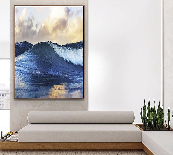 Quadro Vertical Mar Azul Vivo Ondas Leves e Céu Claro Natureza Arte Canvas Moldura