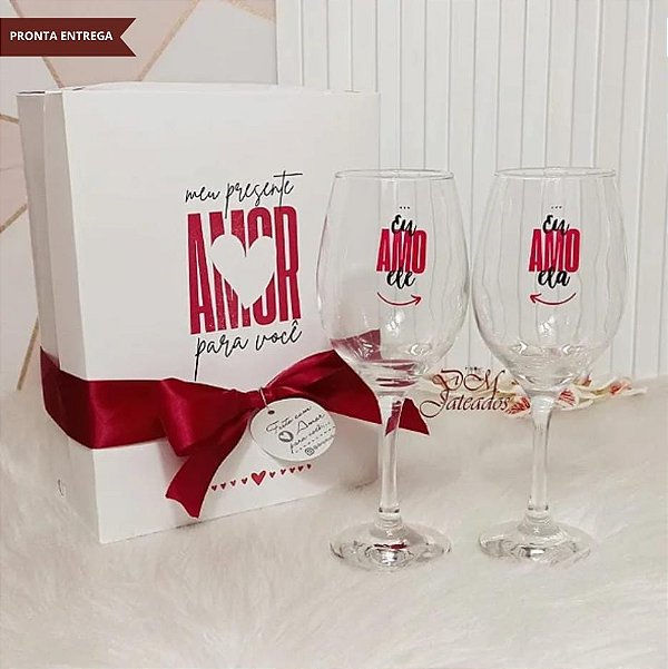 Caixa + 2 Taças para Vinho – “Eu Amo Ela / Eu Amo Ele