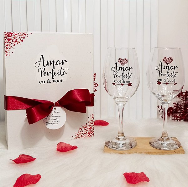 Caixa Presente + Par De Taças Vinho Vidro Personalizada- Amor Perfeito