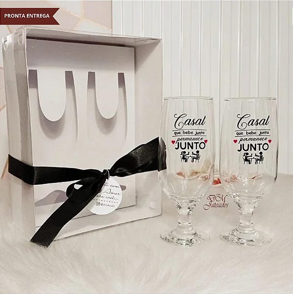 Caixa com Visor + 2 Taças Floripa – “Casal que Bebe Junto, Permanece Junto”