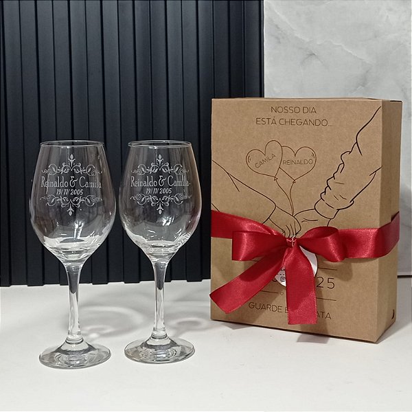 Kit casal - Caixa Kraft + 2 Taças Barone Vinho Personalizadas