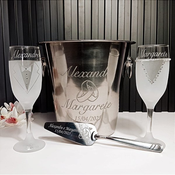 Kit brindar dos Noivos safira - 2 Taças + Balde + espátula personalizados