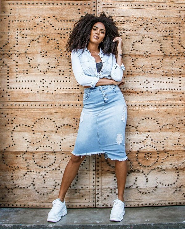 saia jeans midi com bota