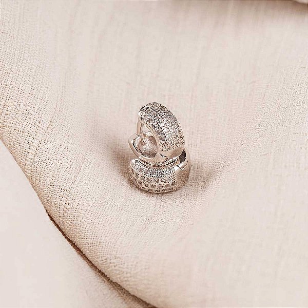 Argola Media Grossa Cravejada Banho de Ródio Branco