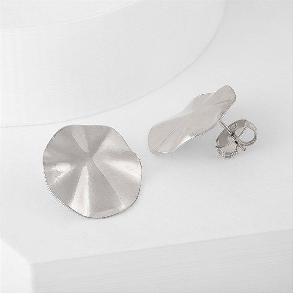 Brinco Médio Círculo Efeito Amassado Banho de Ródio Branco