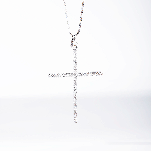 Colar Crucifixo Incolor Médio Banho de Ródio Branco