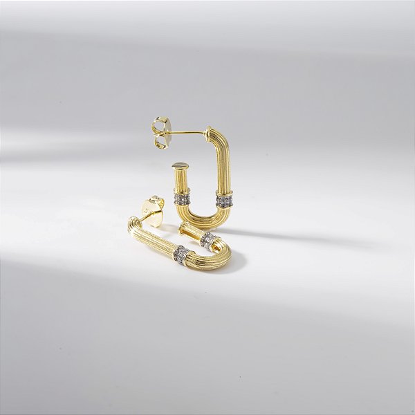 Argola Textura Detalhes Zircônias Banho de Ouro 18k