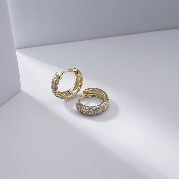 Argolinha Fina Cravejada Zircônias Incolor Banho de Ouro 18k