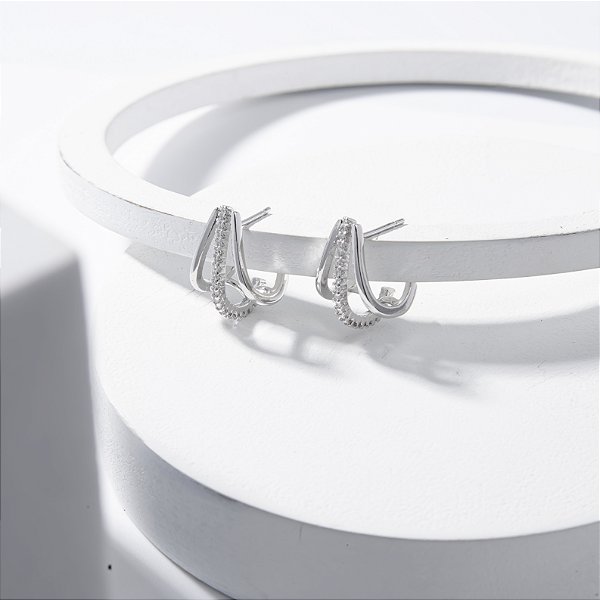 Brinco Ear Hook Linhas Zircônia Incolor Banho de Ródio Branco