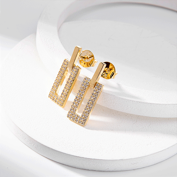 Brinco Retangular Cravejado Incolor Banho de Ouro 18k