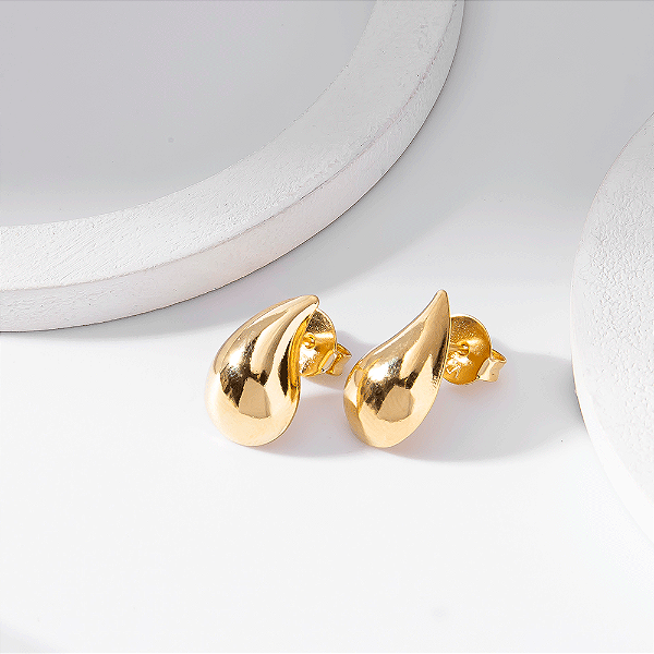 Brinco Gota Curva Pequena Banho de Ouro 18k