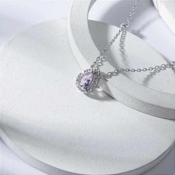 Colar Gota Rosa Detalhes Zircônias Banho de Ródio Branco