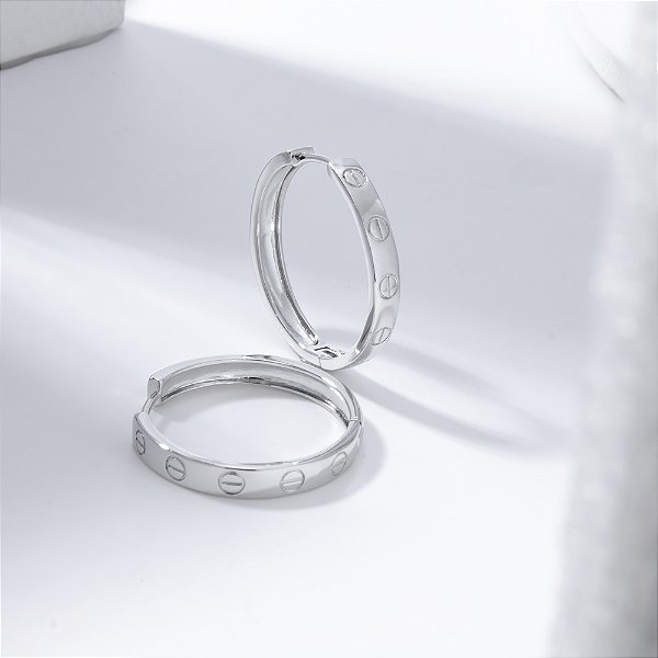 Argola Detalhes Banho de Ródio Branco