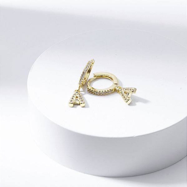 Brinco Argola Letra Inicial Zircônias Banho de Ouro 18k
