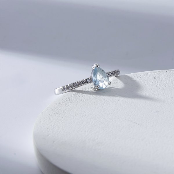 Anel Gota Delicada Zircônias Azul Banho de Ródio Branco