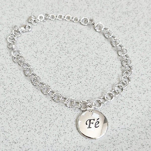 Pulseira Elos Detalhados Medalha Fé Banho de Ródio Branco