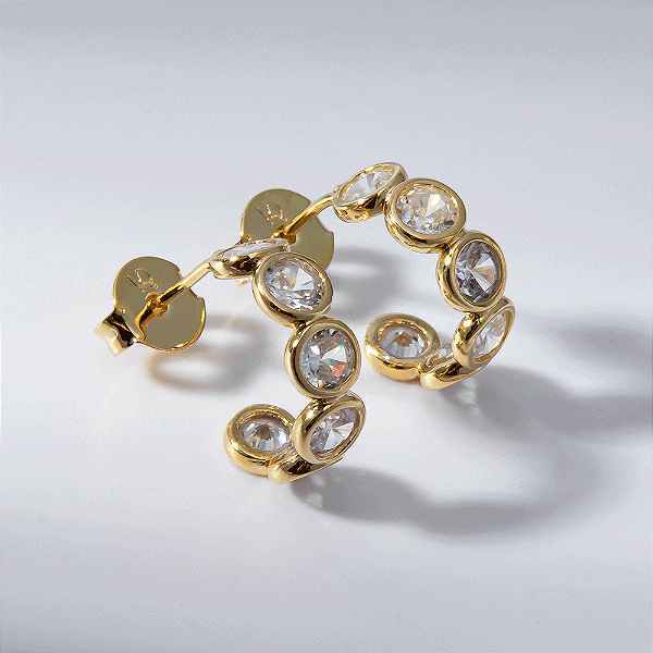 Argola Pequena Zircônia Incolor Circular Banho de Ouro 18k