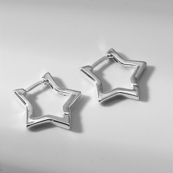 Argola Pequena Estrela Banho de Ródio Branco