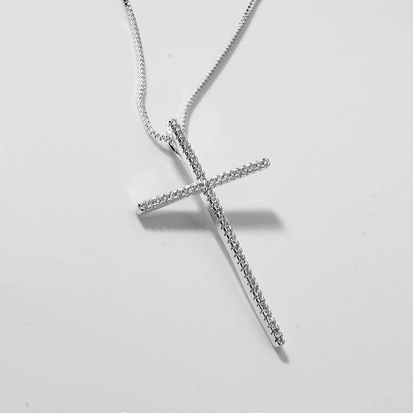Colar Crucifixo Médio Zircônias Cravejadas Banho de Ródio Branco