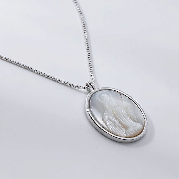 Colar Mira Oval Nossa Senhora das Graças Madrepérola Banho de Ródio Branco