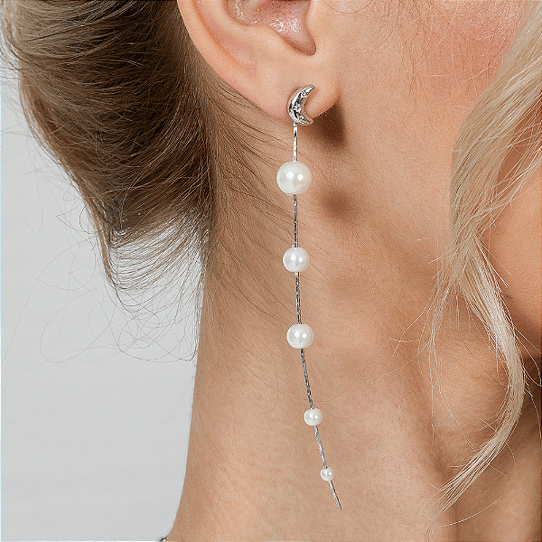 Brinco Mira Lua Zircônias e Pérolas Banho de Ródio Branco