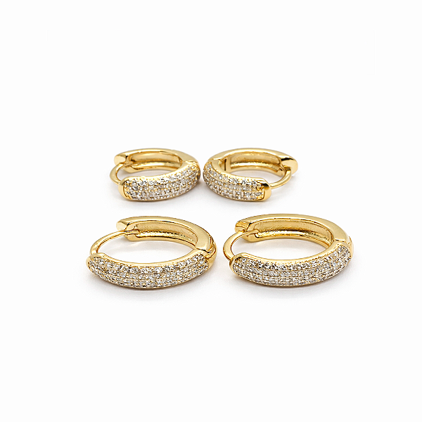 Duo de Argolas Cravejadas com Zircônias Incolores Banho de Ouro 18k
