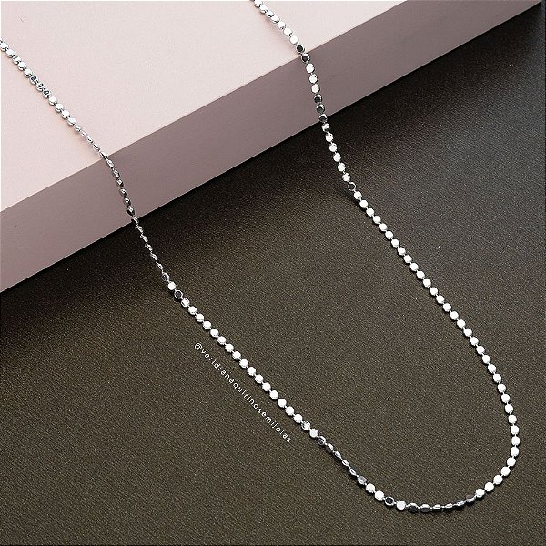 Colar Longo Mini Medalhas Banho de Ródio Branco