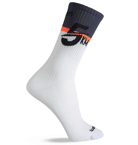 MEIA PERFORMANCE MASCULINA CANO MÉDIO 5KM BRANCA/ CINZA ESCURO