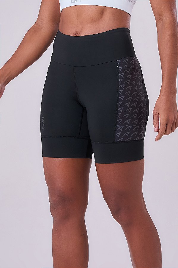 BERMUDA GRIT BOSSA 3 BOLSOS 18CM PRETO/ESTAMPA INSTITUCIONAL