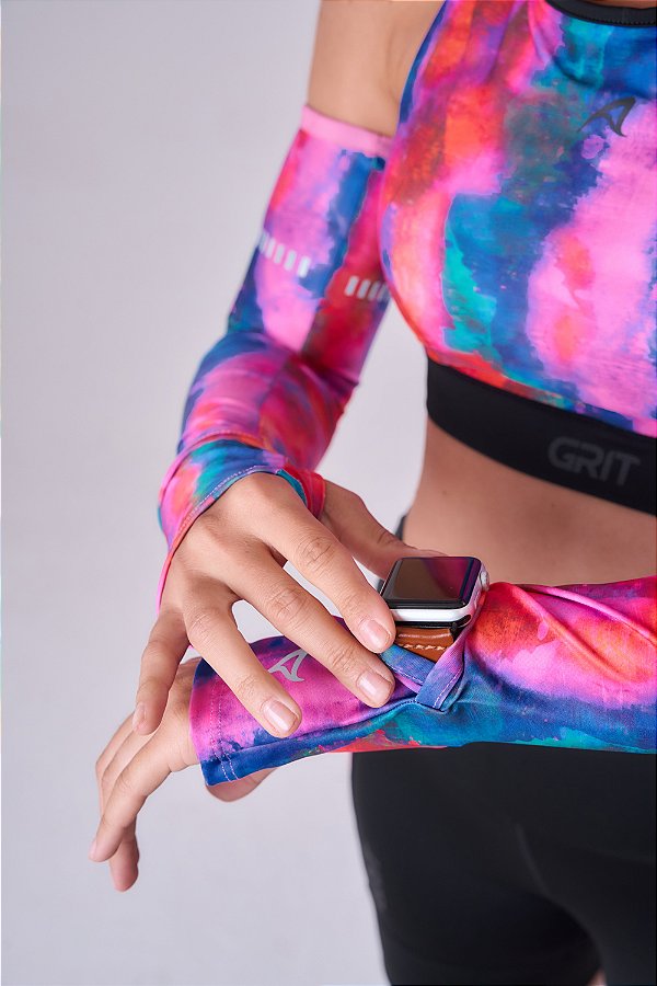 MANGUITO COAT DE COMPRESSAO C/ ABERTURA PARA RELOGIO E DEDEIRA ESTAMPA FESTIVAL