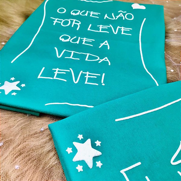 CAMISETA O QUE NÃO FOR LEVE QUE A VIDA LEVE - FEMININA - MATERIAL 100% ALGODÃO