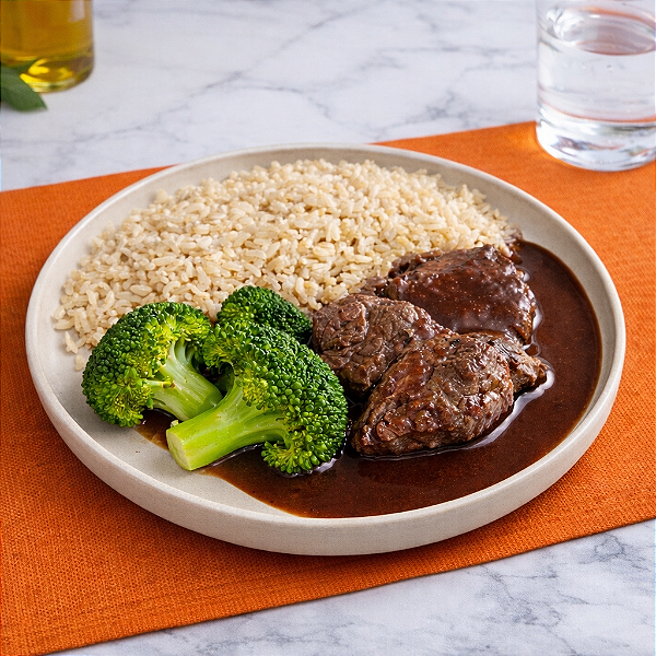 FILÉ AO MOLHO DE VINHO