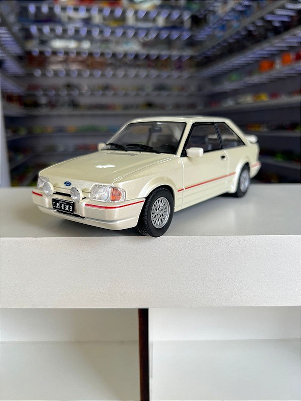 Ford Escort XR3 (1992) - Branco - 1:24 - California Classics