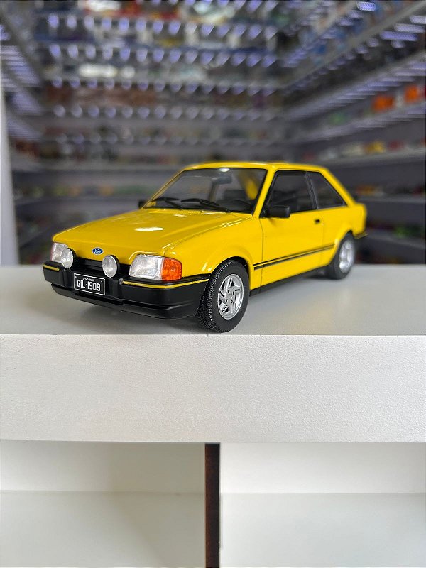 Ford Escort XR3 (1988) - Amarelo - 1:24 - California Classics