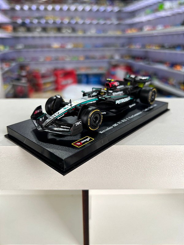 Fórmula 1 Mercedes Bens AMG Petronas W15 Lewis Hamilton 2024 1:43 Bburago c/ Display e Piloto