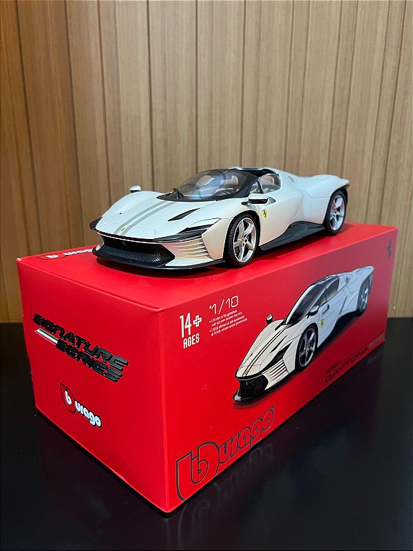 Ferrari Daytona SP3 Closed Top 2022 1:18 Bburago Signature Branco