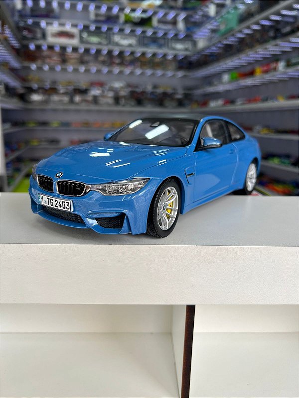 BMW M4 F82 Blue 1/18 - Paragon