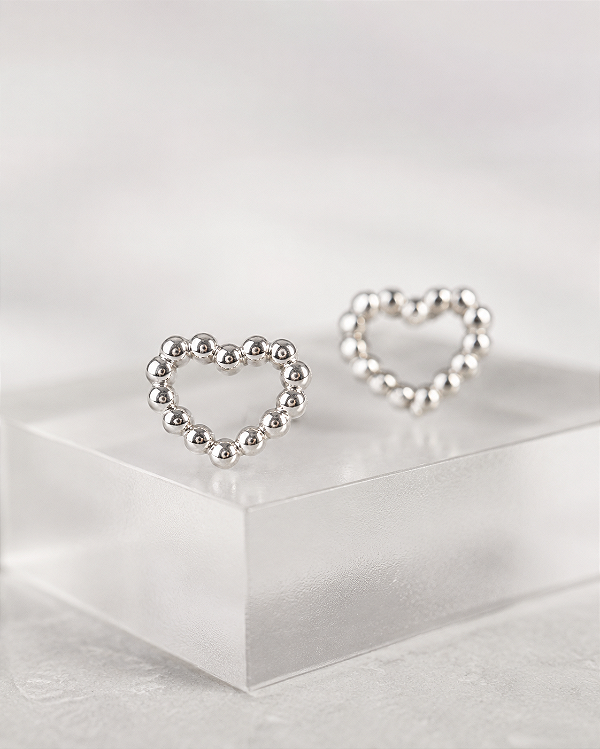 Brinco Coração Vazado Bolinhas Prata 925 - Love Silver