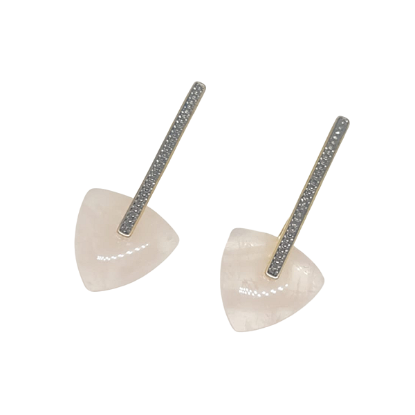 Brinco Banhado a Ouro 18K e Ródio Negro com Pedra Quartzo Rosa