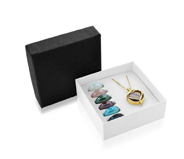 Colar Relicário Coração Folhado a Ouro com 7 pedras naturais com Efeito Perolado