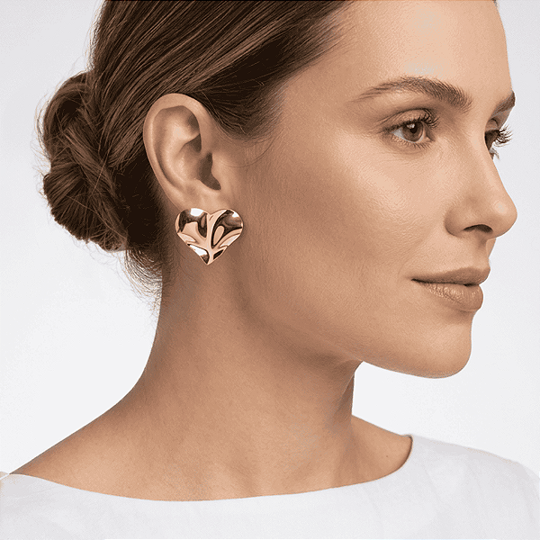 Brinco Coração 2,5cm de diâmetro Chapa Ondulada Banhado a Ouro 18K