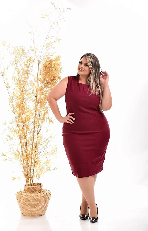 vestido tubinho na cor marsala