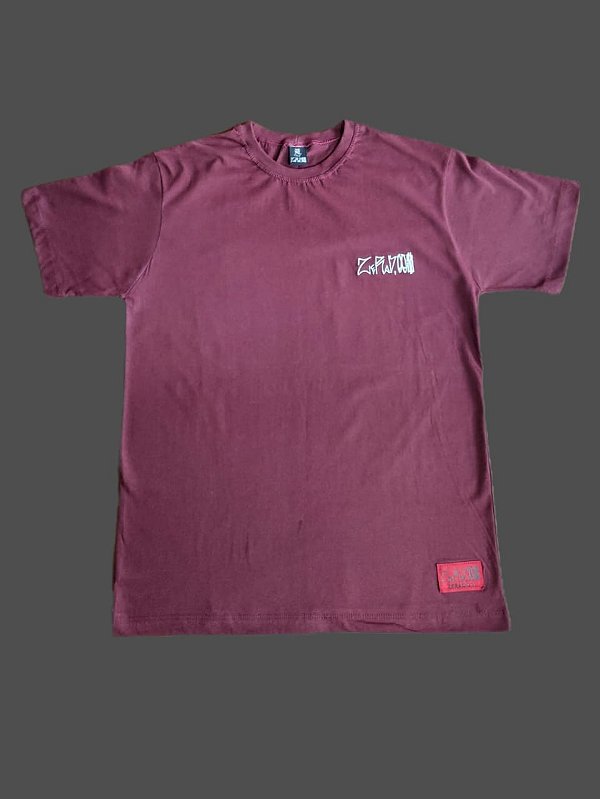 CAMISETA ZERADOS VINHO BORDADO EM BRANCO