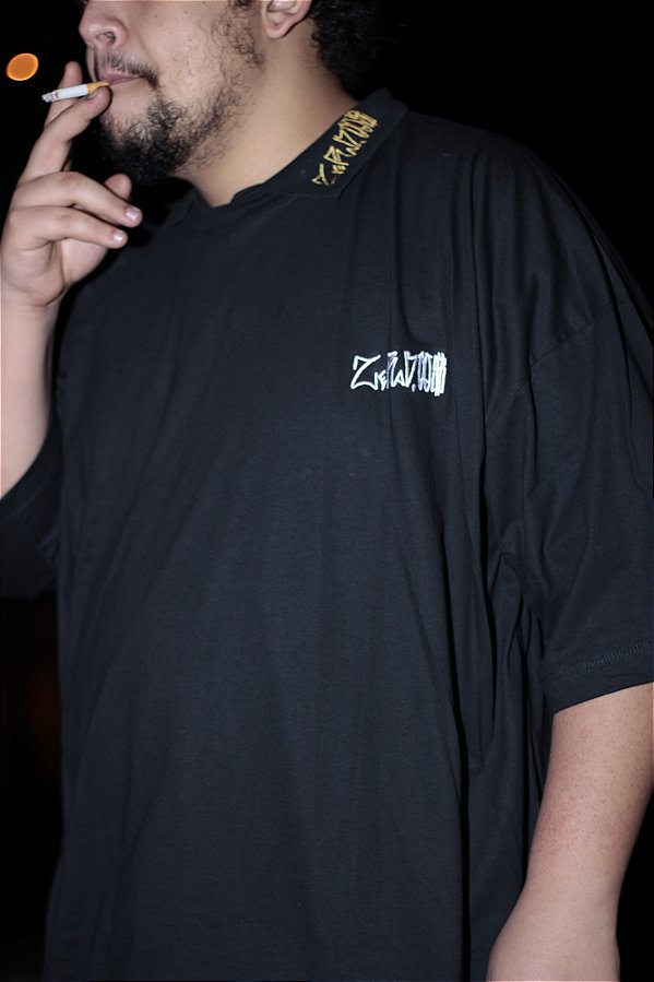 CAMISETA ZERADOS PRETA BORDADO EM BRANCO